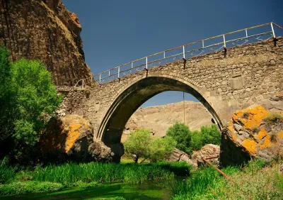 Մելիք Թանգու կամուրջ