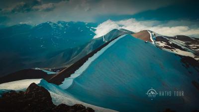 Mets Ishkhanasar Mountain