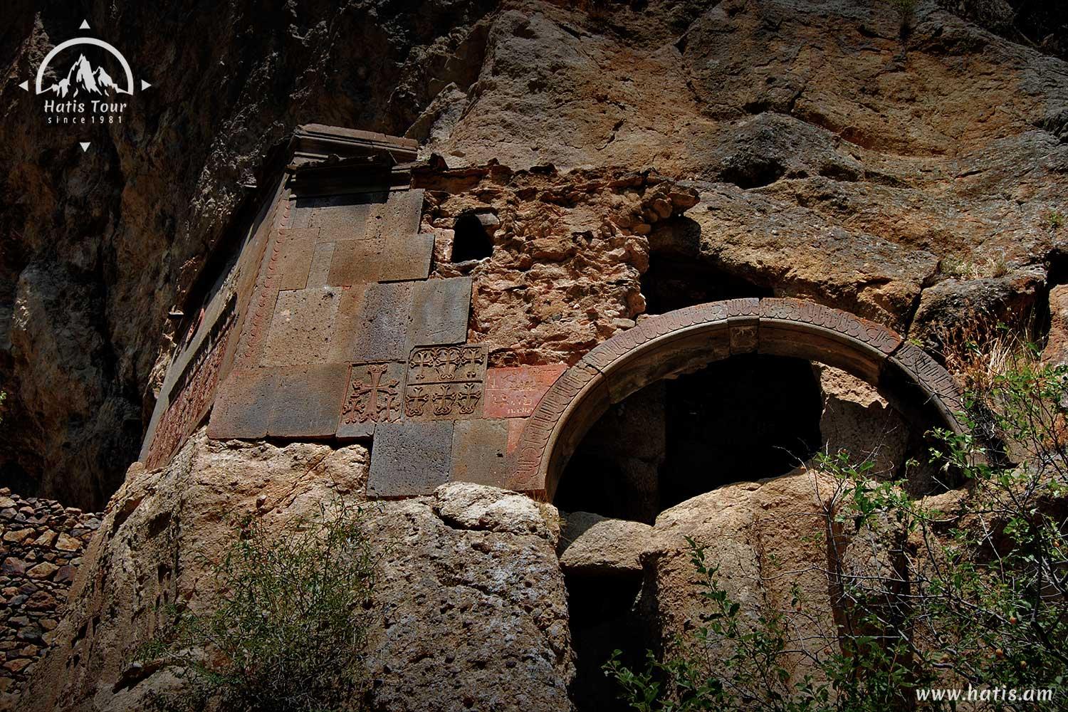 Вырубленная в скале церковь, самая старая сохранив