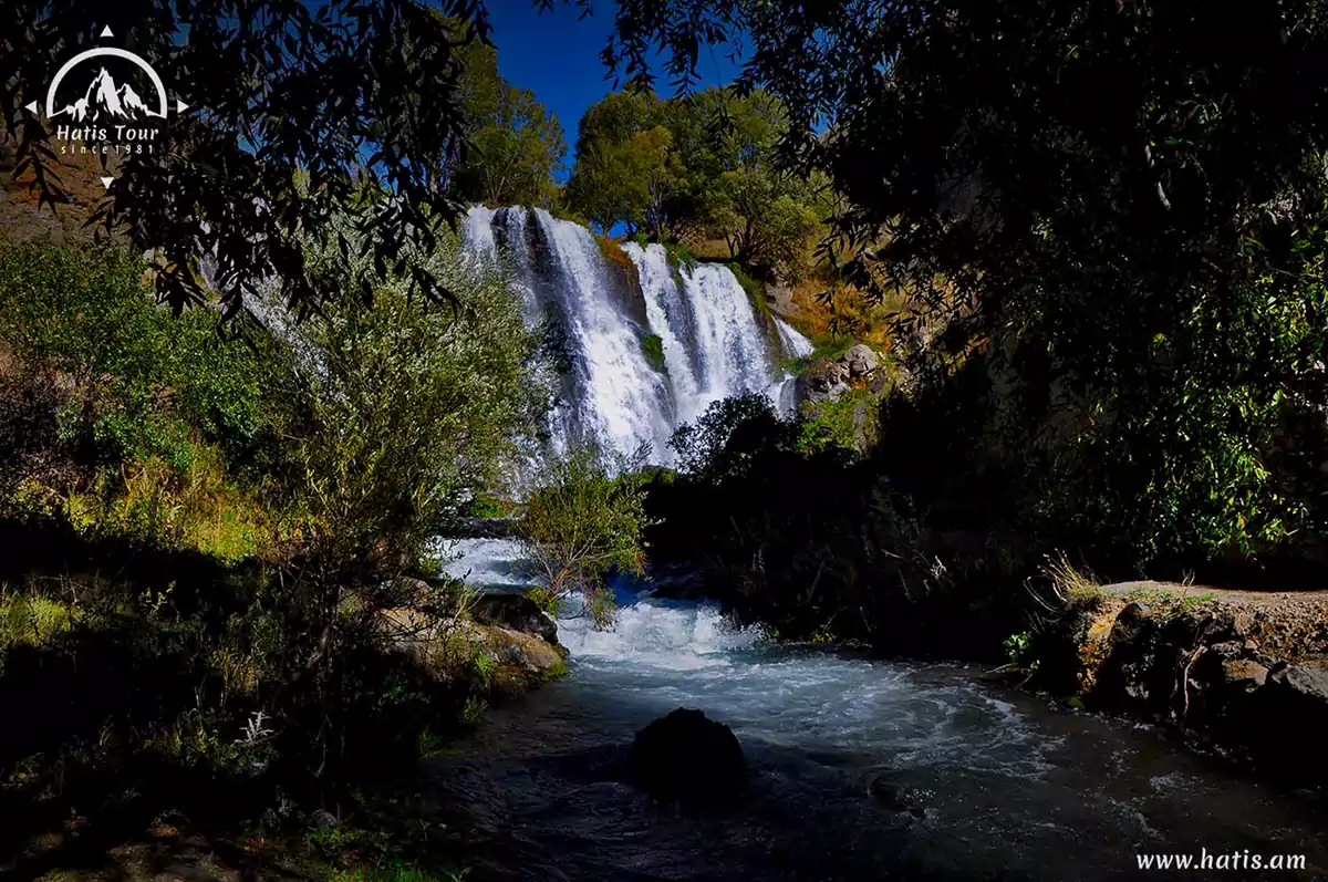 Hatis Tour - Shaki Waterfall