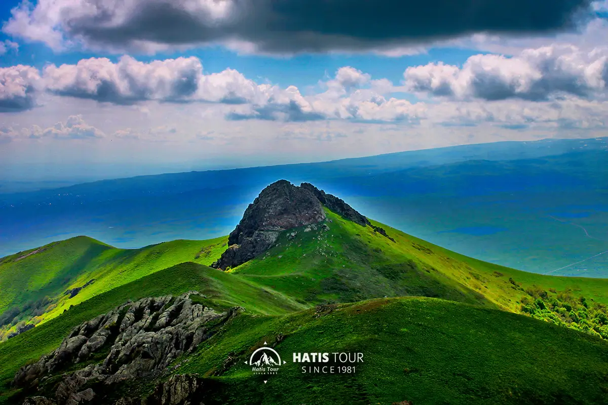 Աքլորաքար լեռ - Արշավներ Հայաստանում