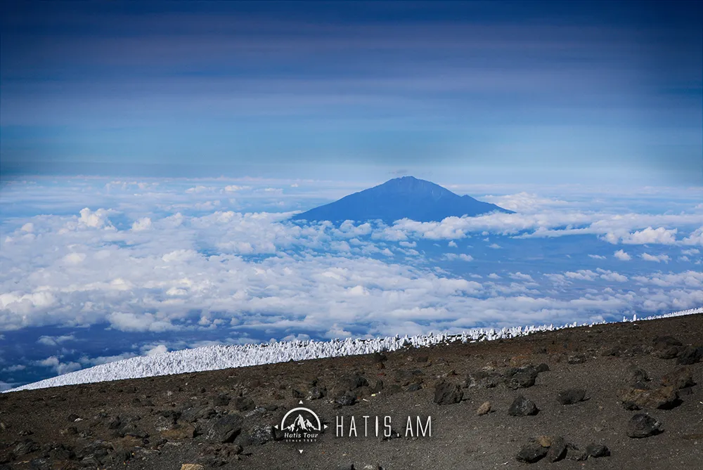 На вершине горы Килиманджаро